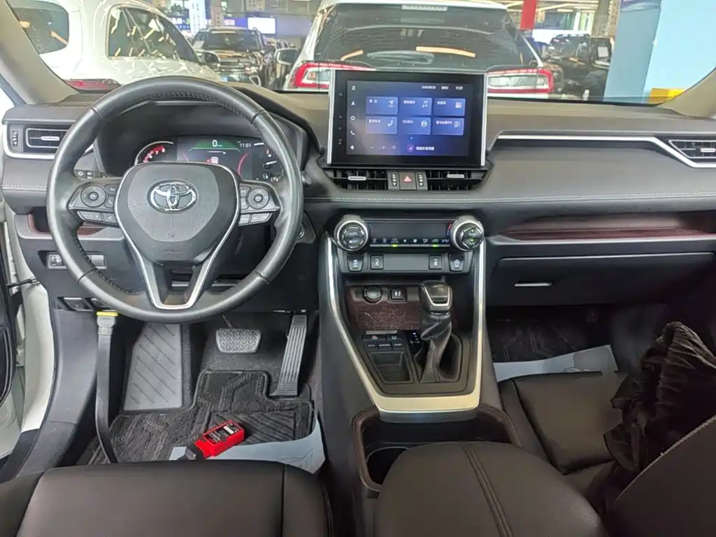 Toyota RAV4 — миниатюра 10