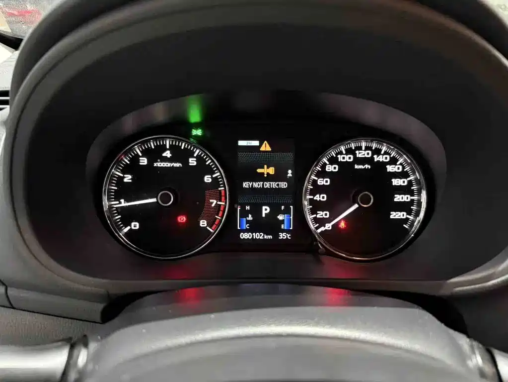 Mitsubishi Pajero Sport (Import) — миниатюра 6