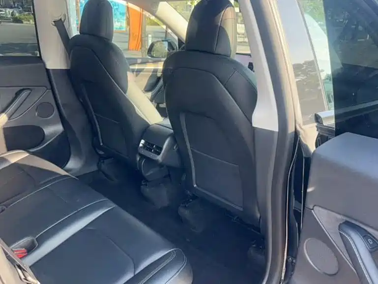 Tesla Model Y — миниатюра 9