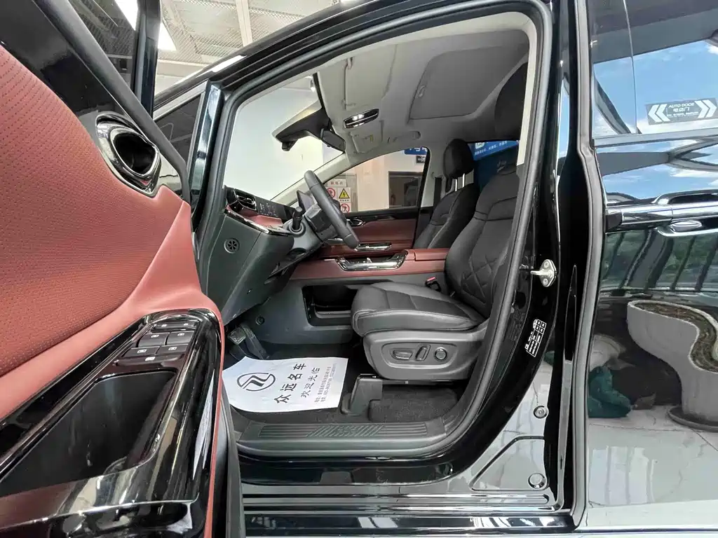 GAC Motor 传祺E8 PHEV — миниатюра 7