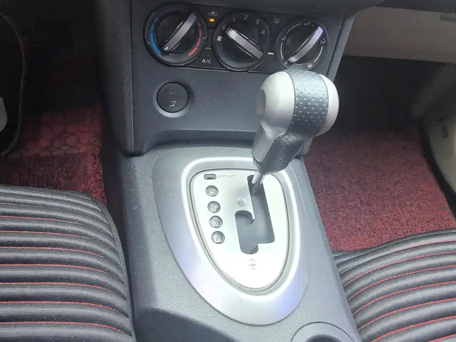 Nissan Qashqai — миниатюра 16