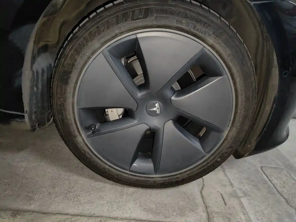 Tesla Model 3 — миниатюра 24