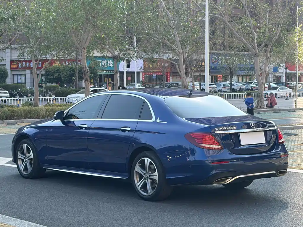 MERCEDES-BENZ E CLASS