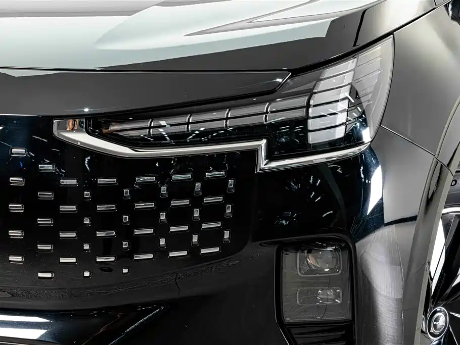 Volvo EM90 — миниатюра 4