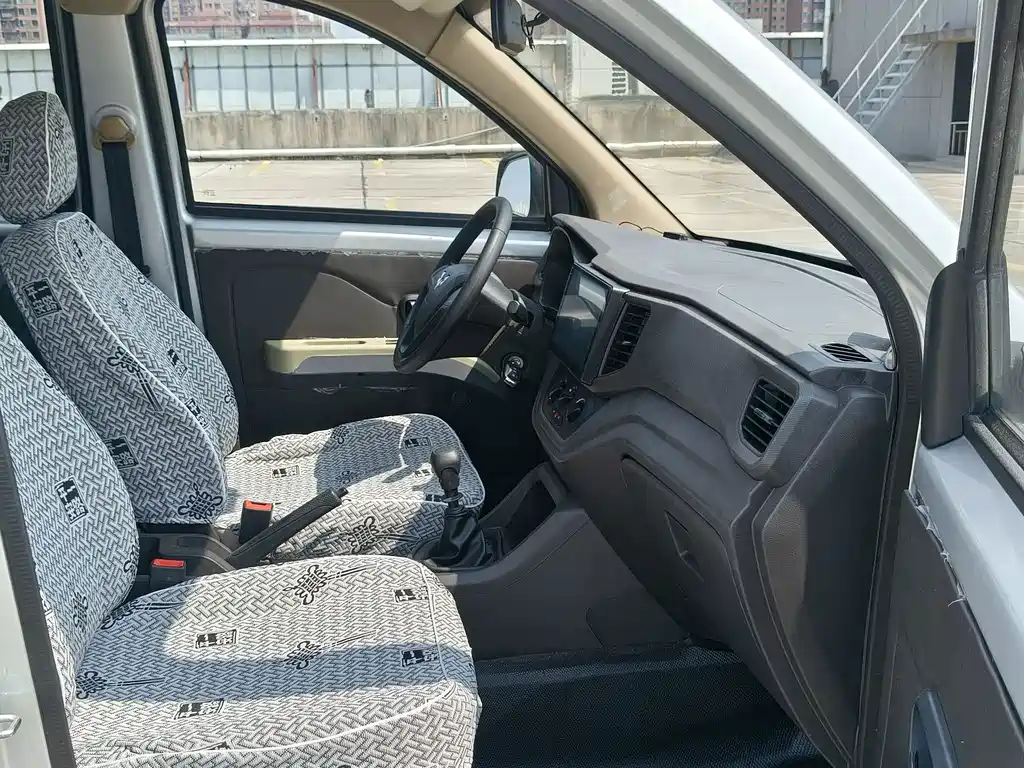 Wuling Hongguang V — миниатюра 9