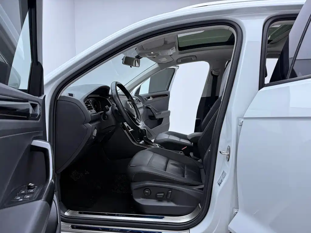 VOLKSWAGEN T ROC EXPLORING SONGS