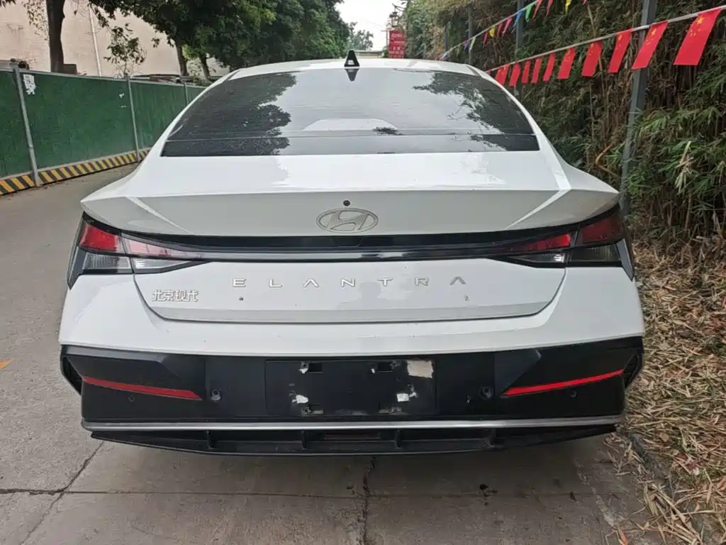 Hyundai Elantra — миниатюра 6