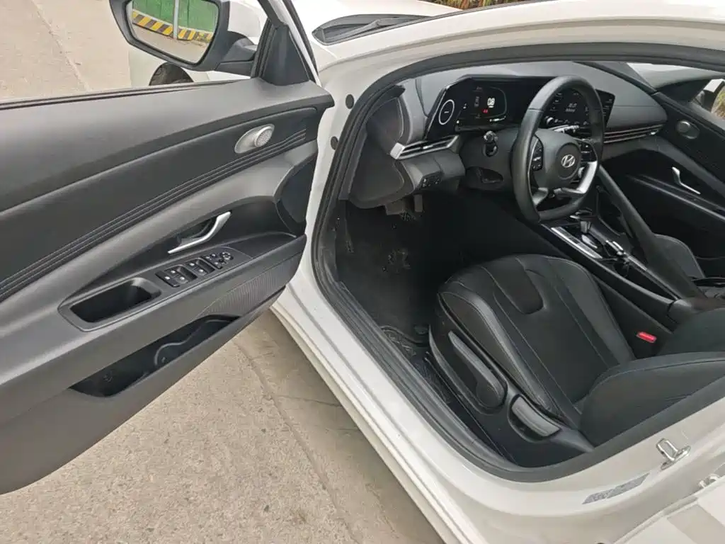 Hyundai Elantra — миниатюра 16