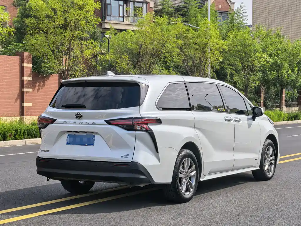 Toyota Sienna — миниатюра 19