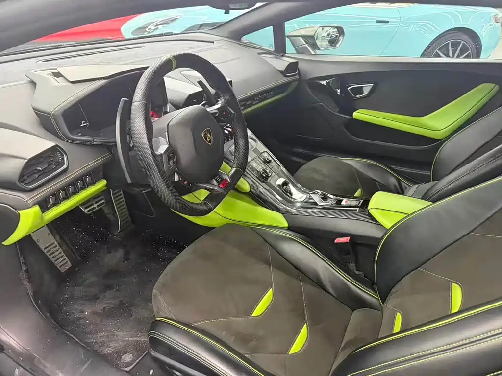 LAMBORGHINI HURACÁN