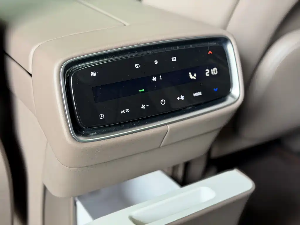 AITO ASK THE WORLD M9