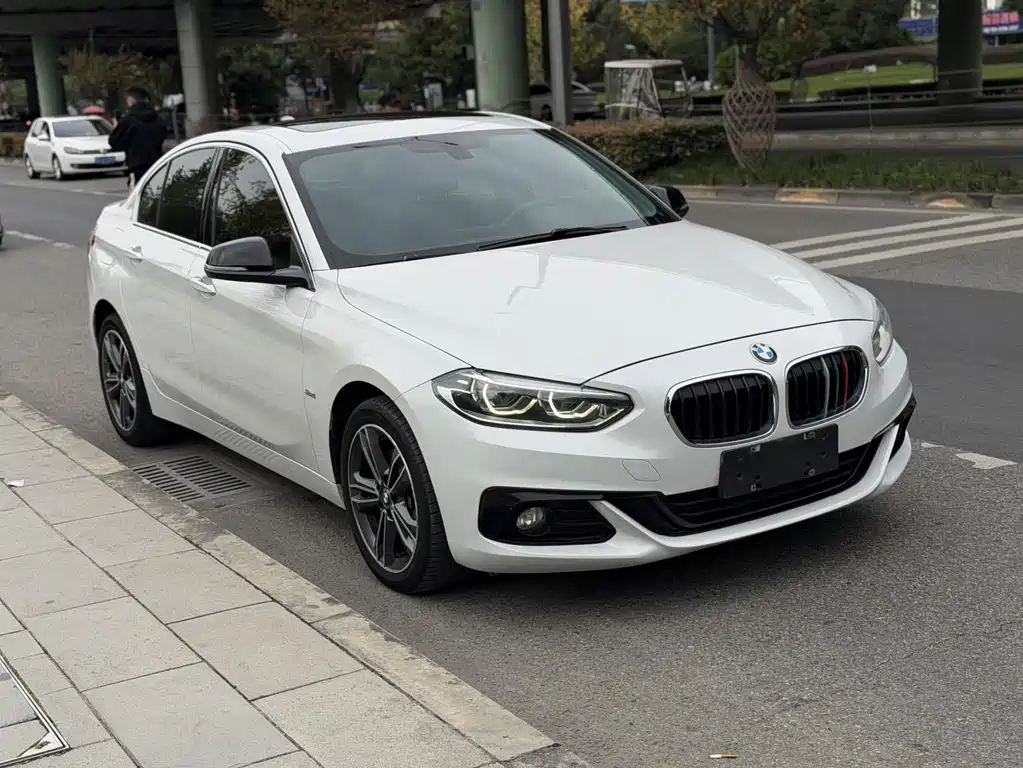 BMW 1 SERIES