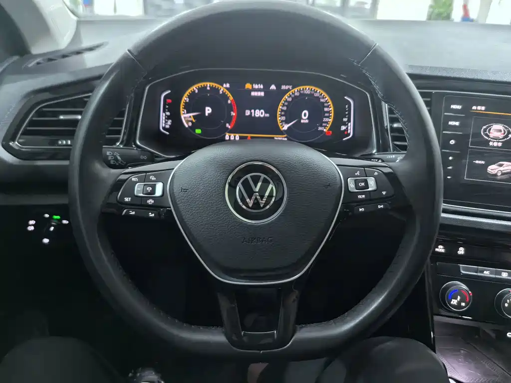 Volkswagen T-Roc — миниатюра 12