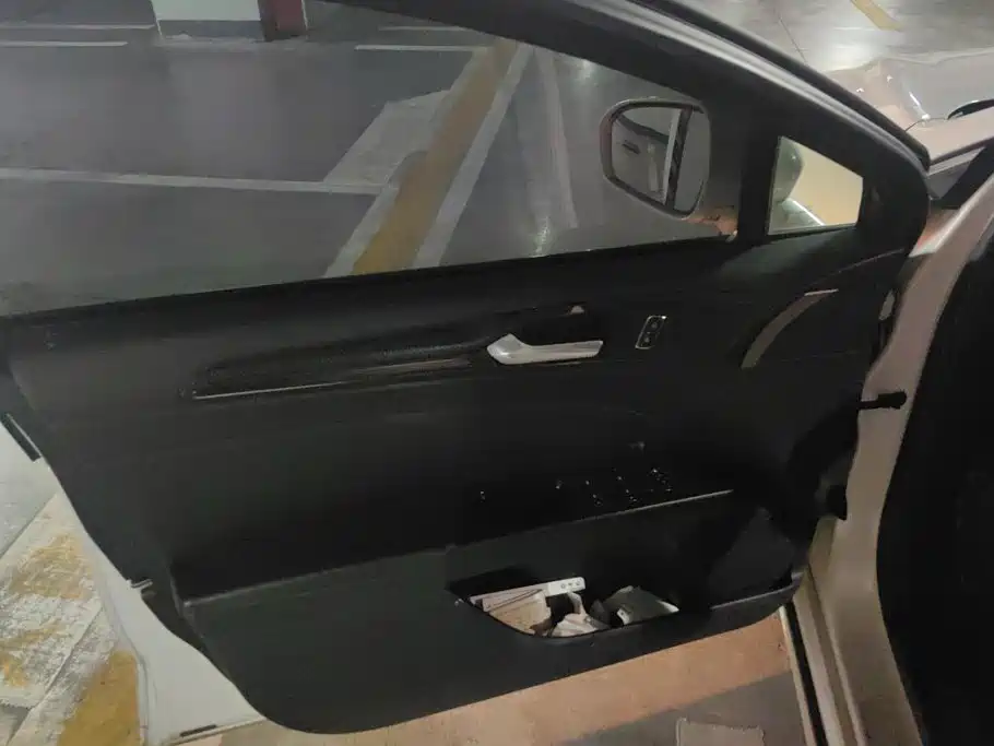 Ford Mondeo — миниатюра 7