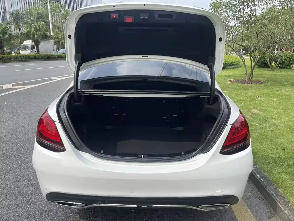 Mercedes-Benz C-Class — миниатюра 9
