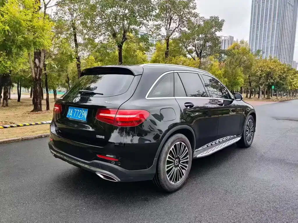 MERCEDES-BENZ GLC
