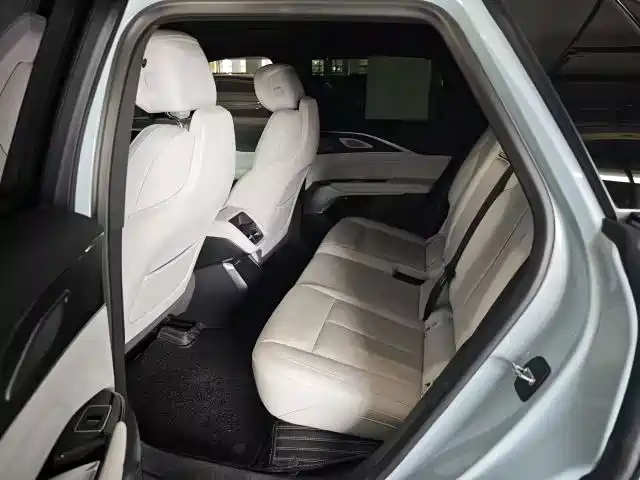 Cadillac IQ 2022 Luxury