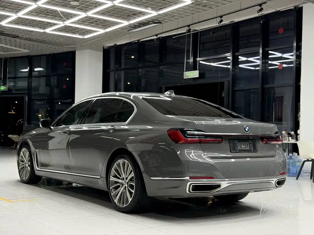 BMW 7 Series — миниатюра 4