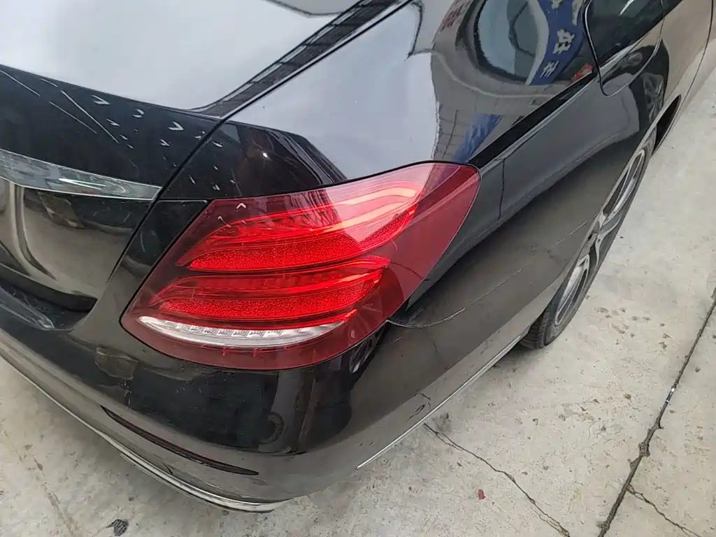 Mercedes-Benz E-Class — миниатюра 8