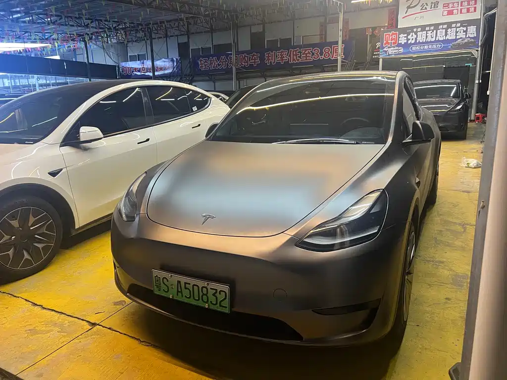 Tesla Model Y 2024