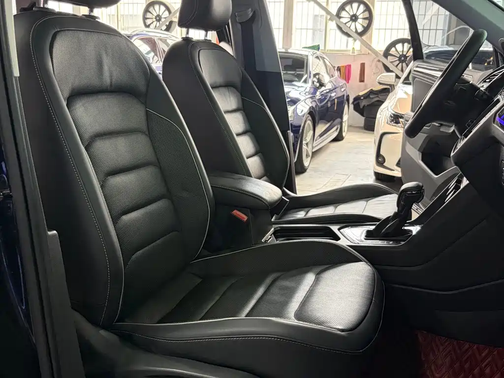 Volkswagen Tiguan L — миниатюра 11