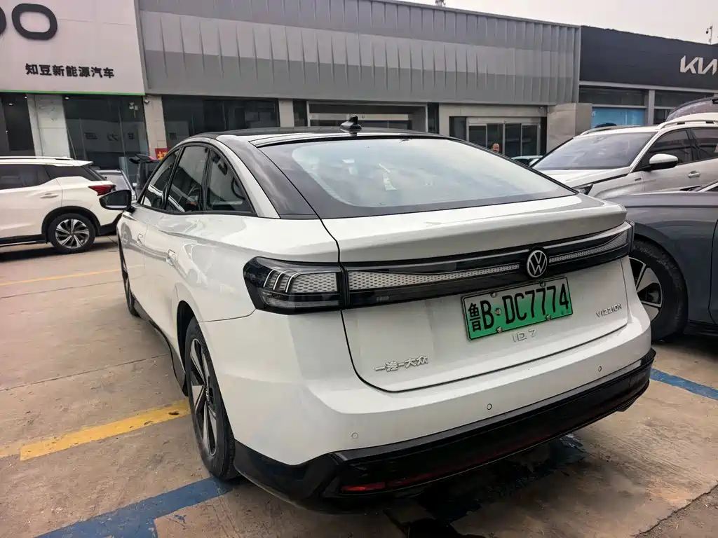 VOLKSWAGEN ID.7 VIZZION