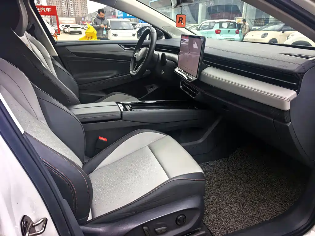 VOLKSWAGEN ID.7 VIZZION