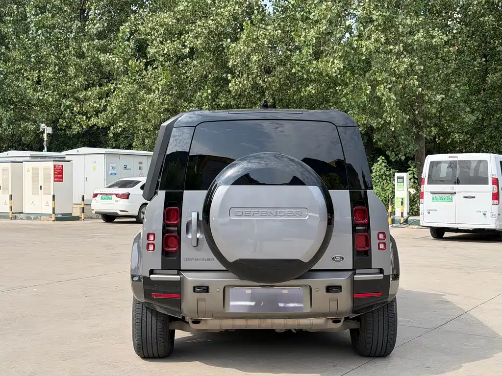Land Rover Defender — миниатюра 8
