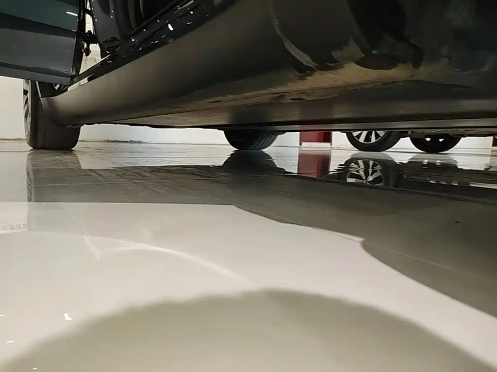 Tesla Model Y — миниатюра 21