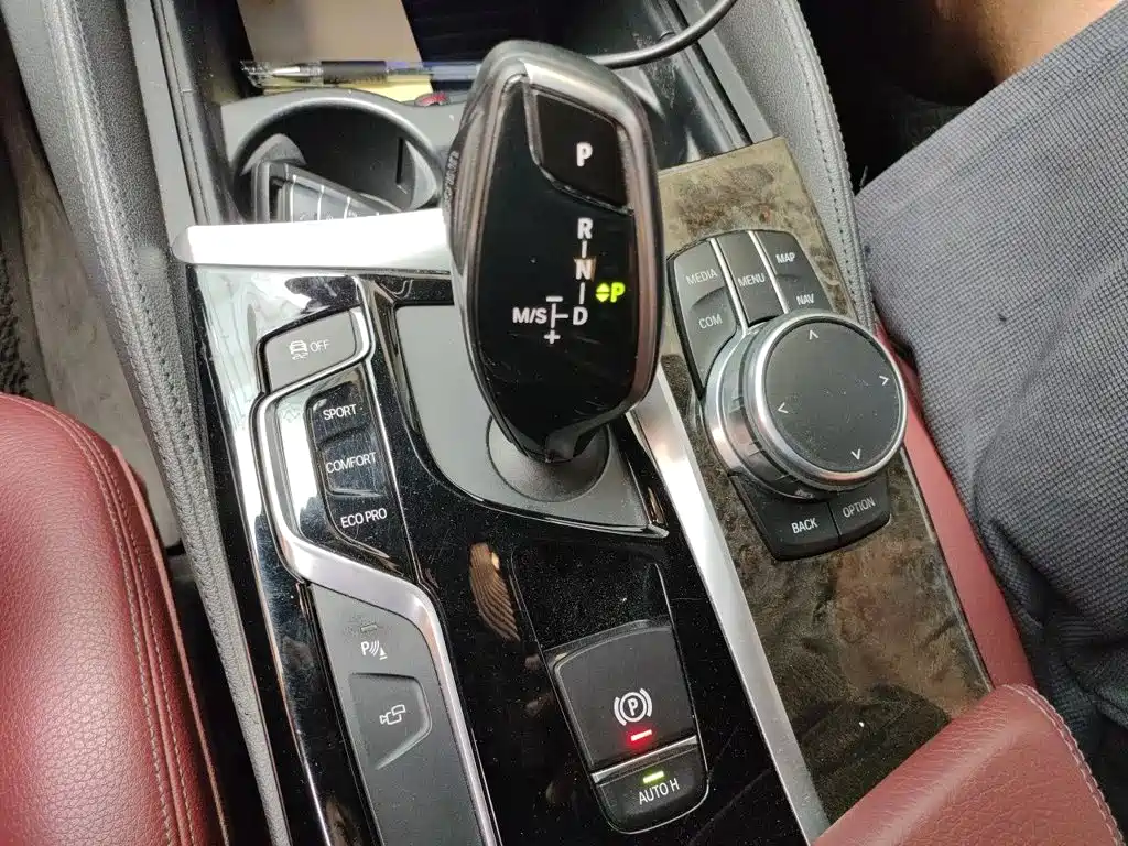 BMW 5 Series — миниатюра 7
