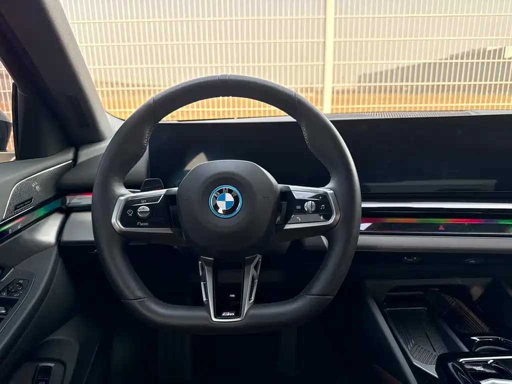 BMW I5