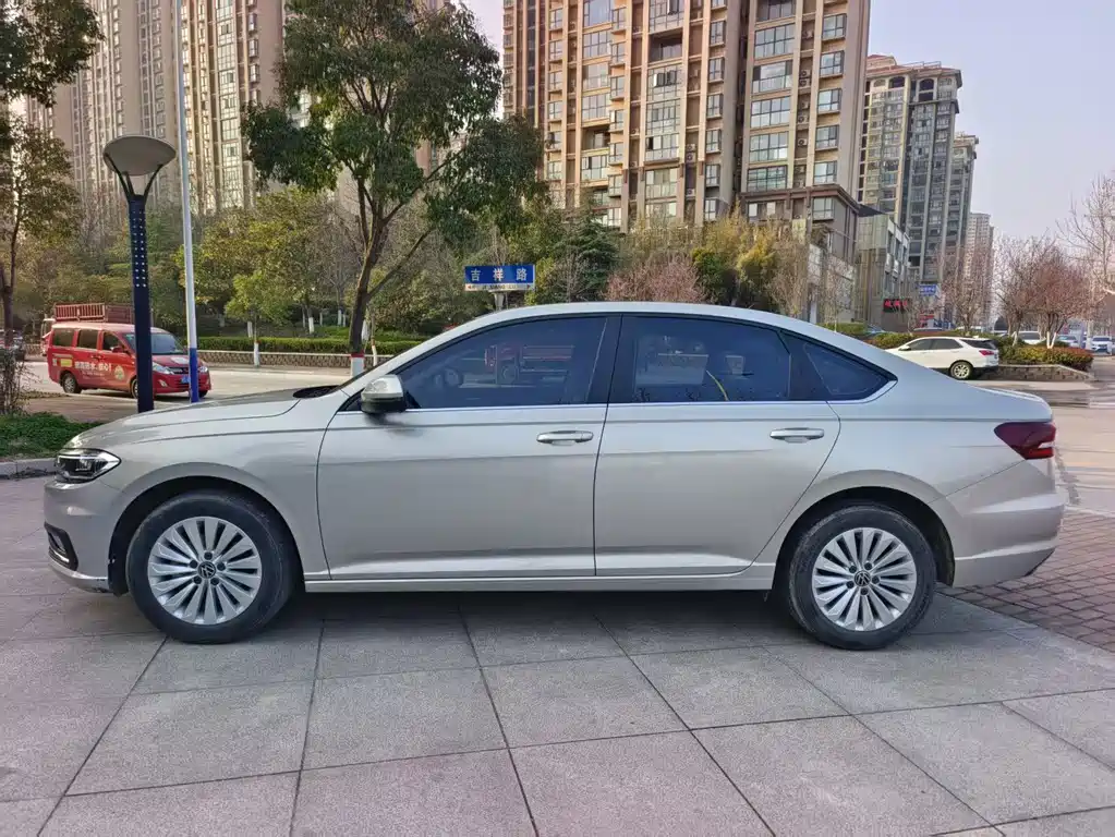 Volkswagen Lavida — миниатюра 3