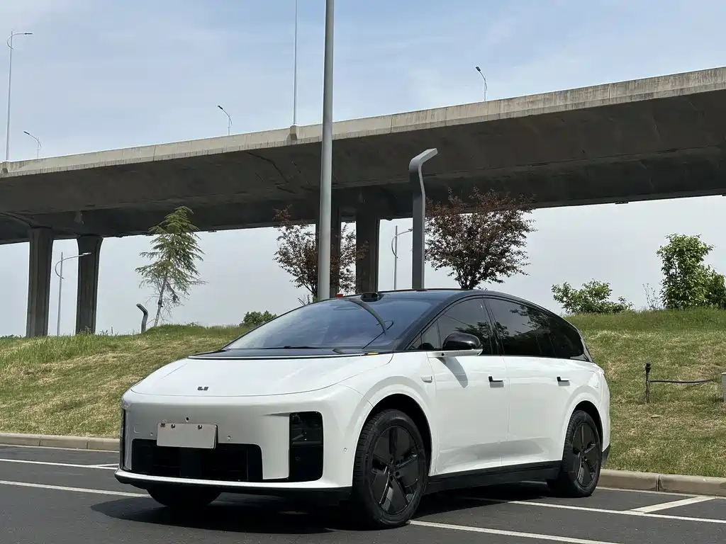 Li Auto 理想i8 2025