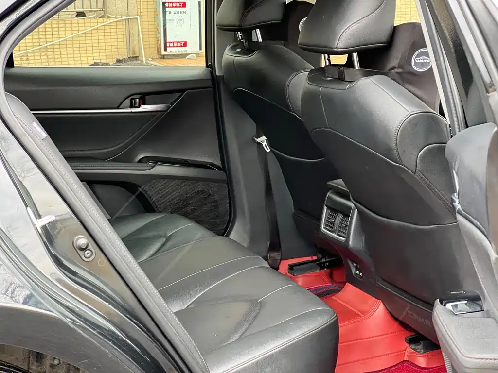 Toyota Camry — миниатюра 7