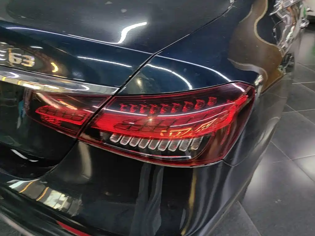 Mercedes-Benz E-Class — миниатюра 8