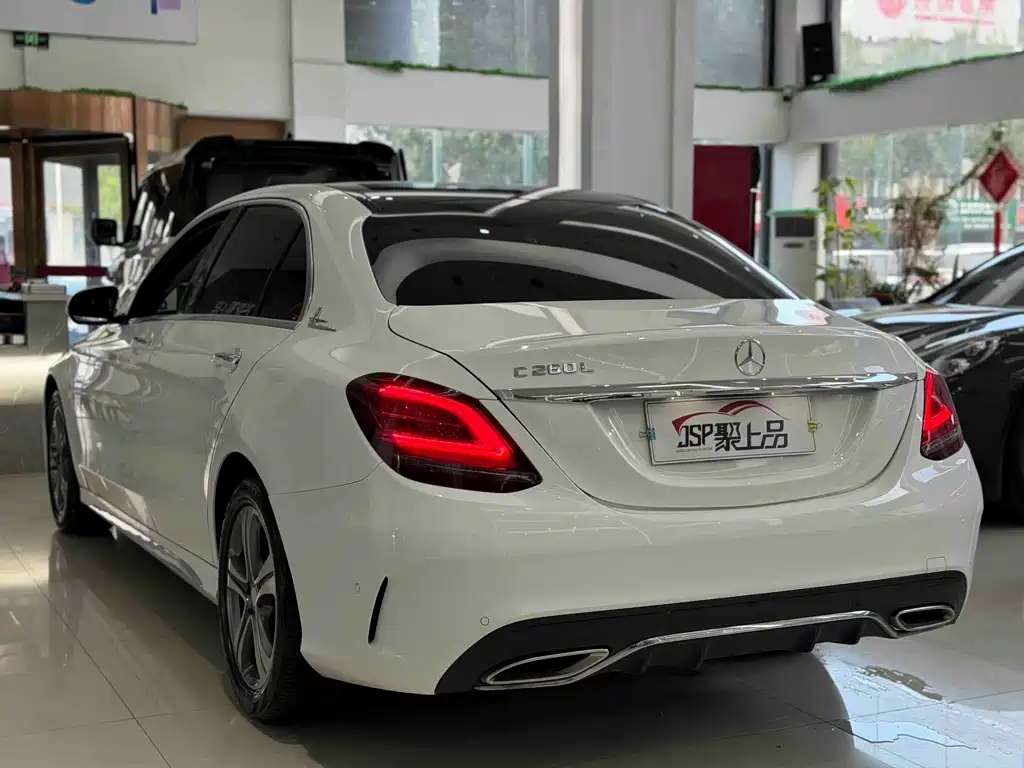 Mercedes-Benz C-Class — миниатюра 11