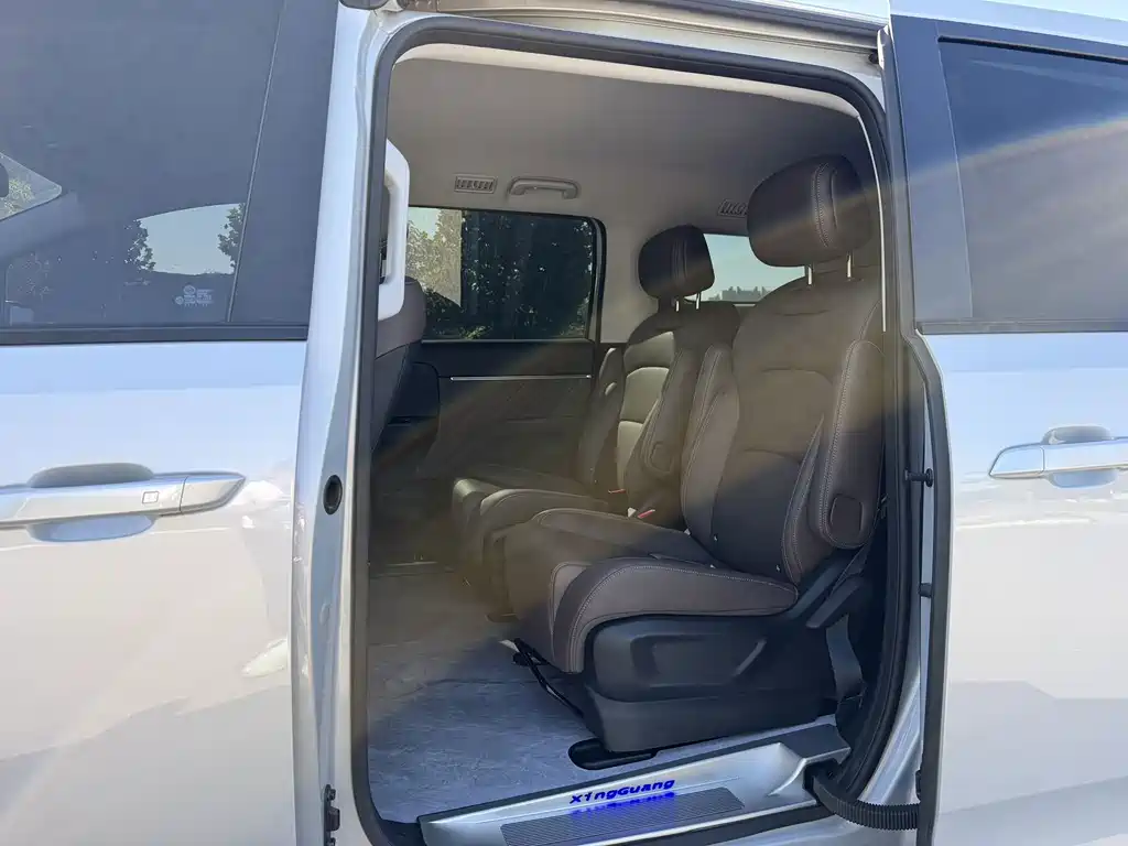 Wuling Xingguang 730 New Energy — миниатюра 5