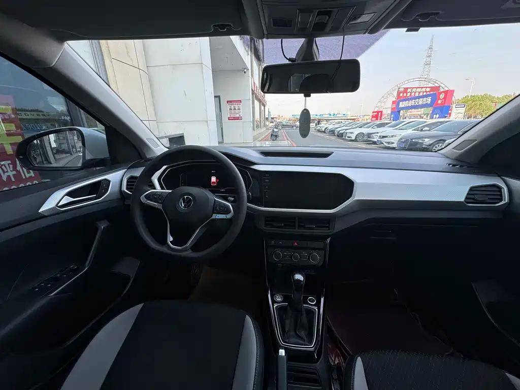 Volkswagen Tacqua 1.5L Auto Joy Connected Edition, фото 8
