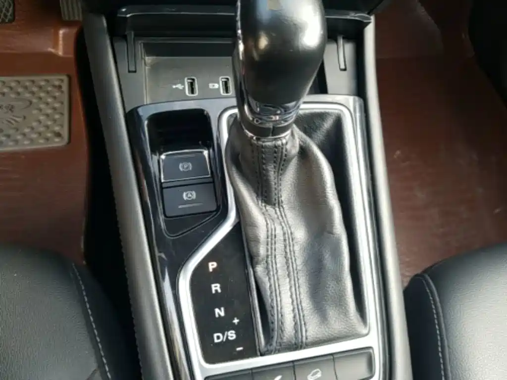 Roewe RX3 — миниатюра 14