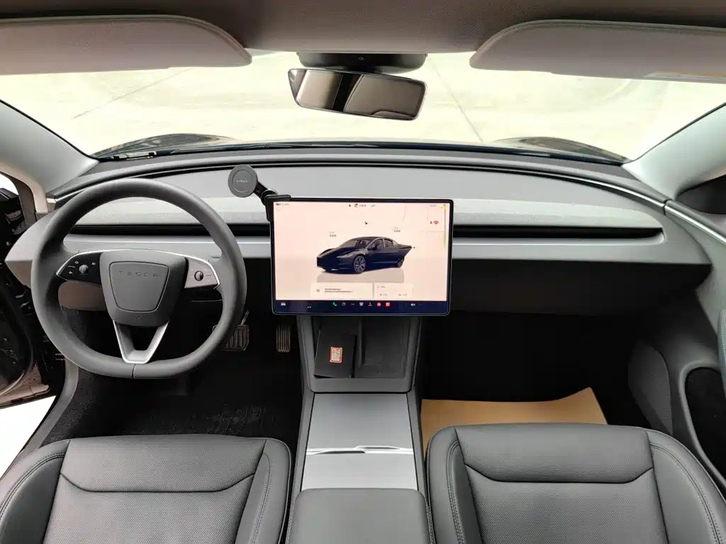 Tesla Model 3 — миниатюра 6