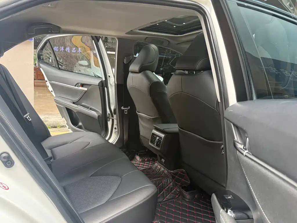 Toyota Camry — миниатюра 9