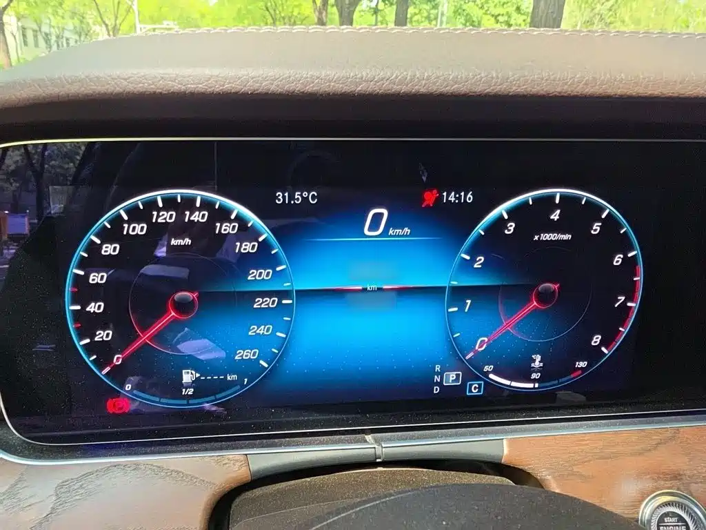 Mercedes-Benz E-Class — миниатюра 7