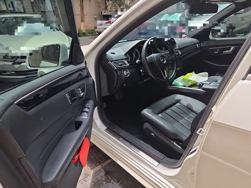 Mercedes-Benz E-Class — миниатюра 14
