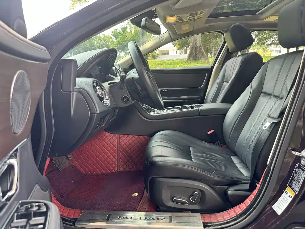 Jaguar XJ — миниатюра 9