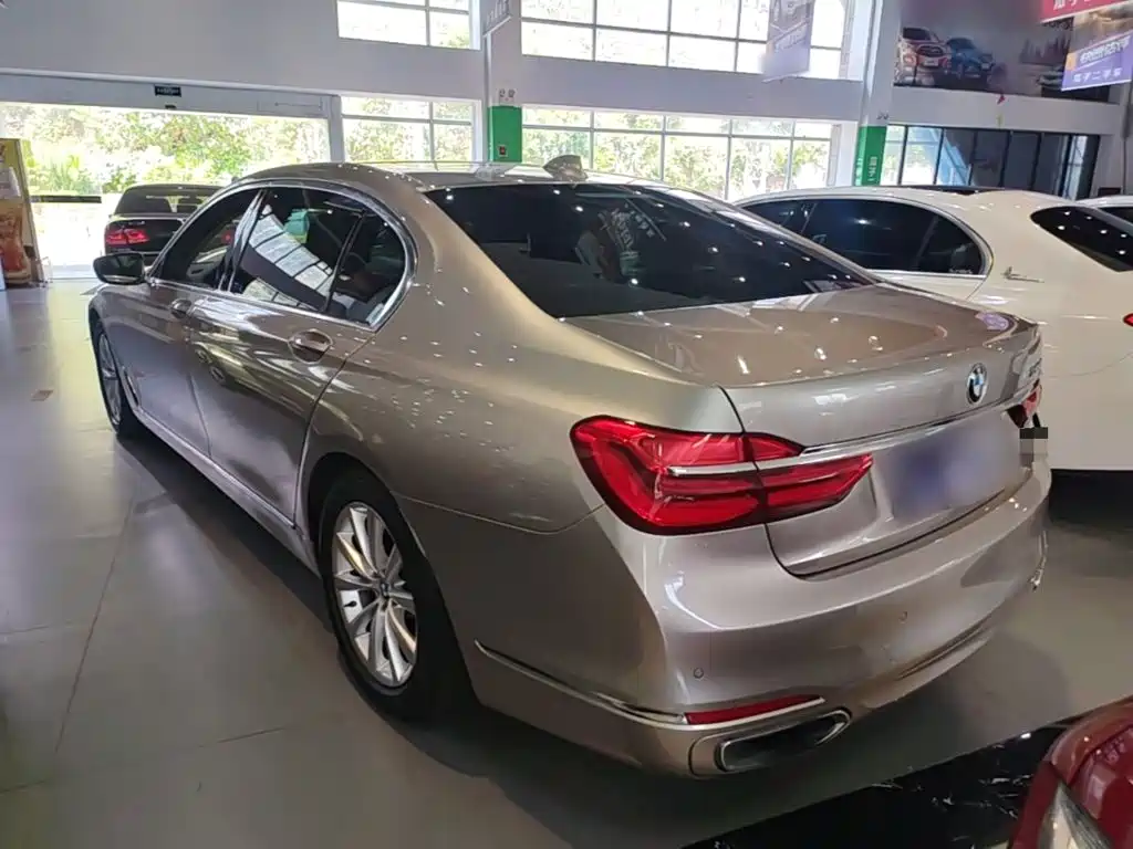 BMW 7 Series — миниатюра 5