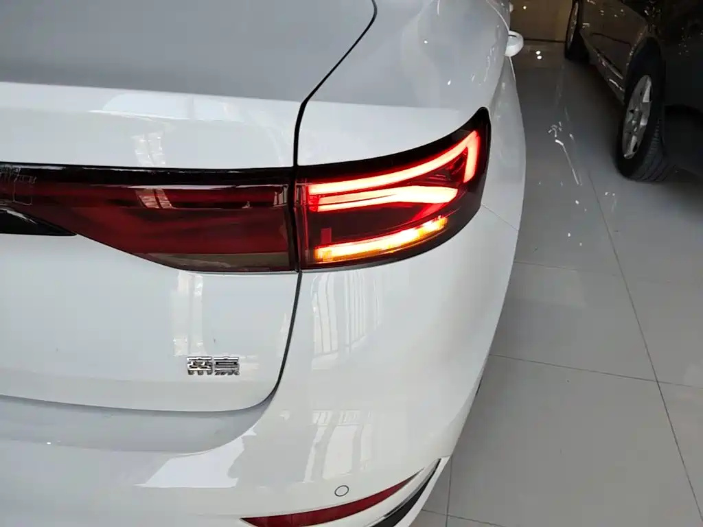 Geely Emgrand — миниатюра 8
