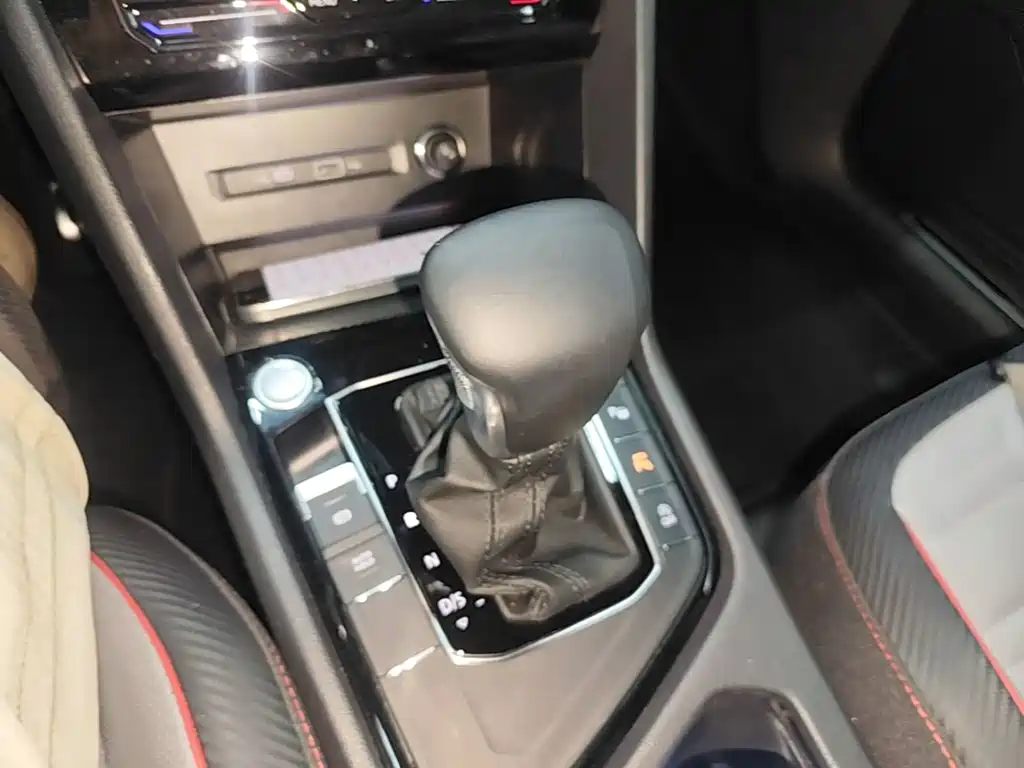 Volkswagen Tiguan L — миниатюра 14