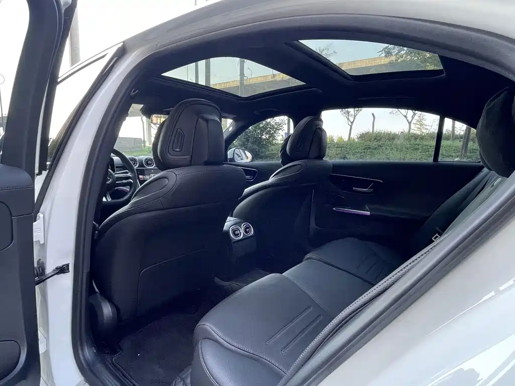 Mercedes-Benz C-Class — миниатюра 7