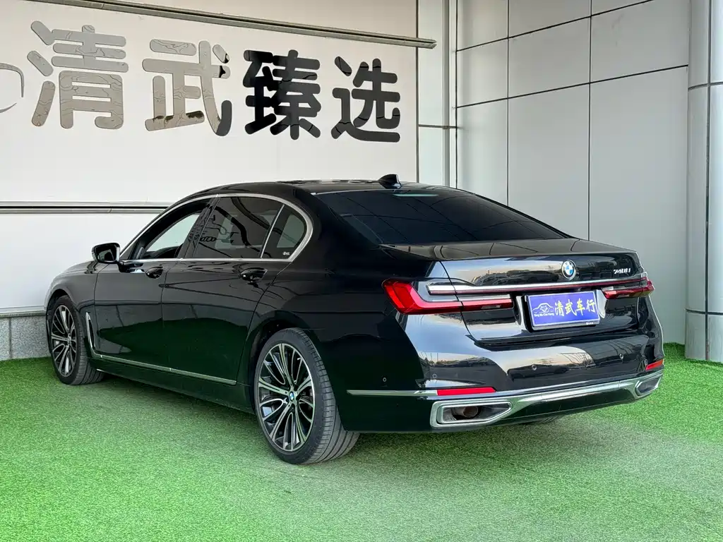 BMW 7 Series — миниатюра 13