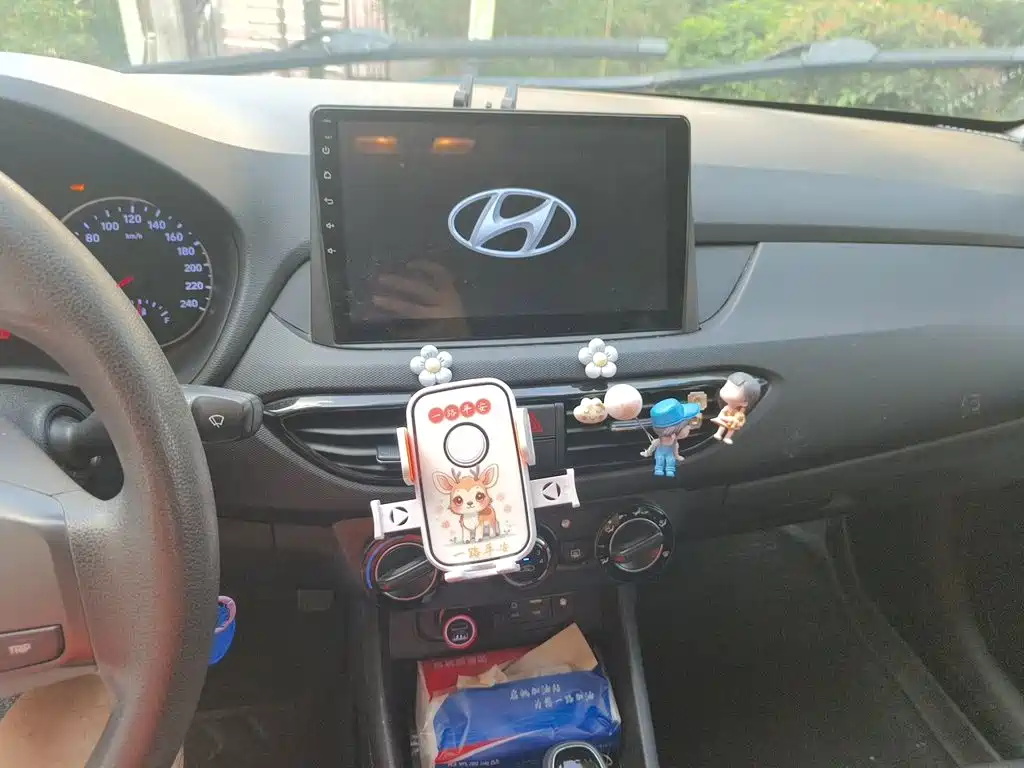 Hyundai Elantra — миниатюра 9